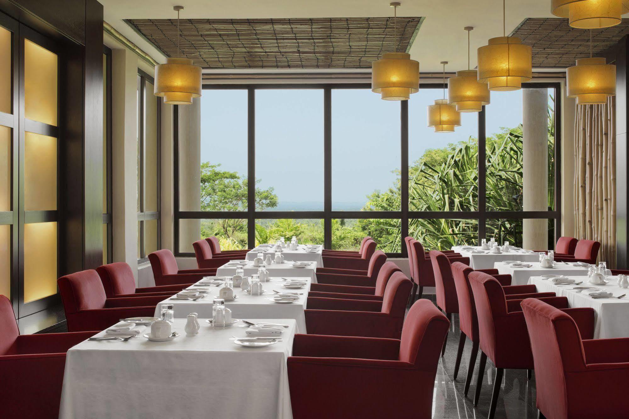 Ibom Hotel & Golf Resort Уйо Екстер'єр фото